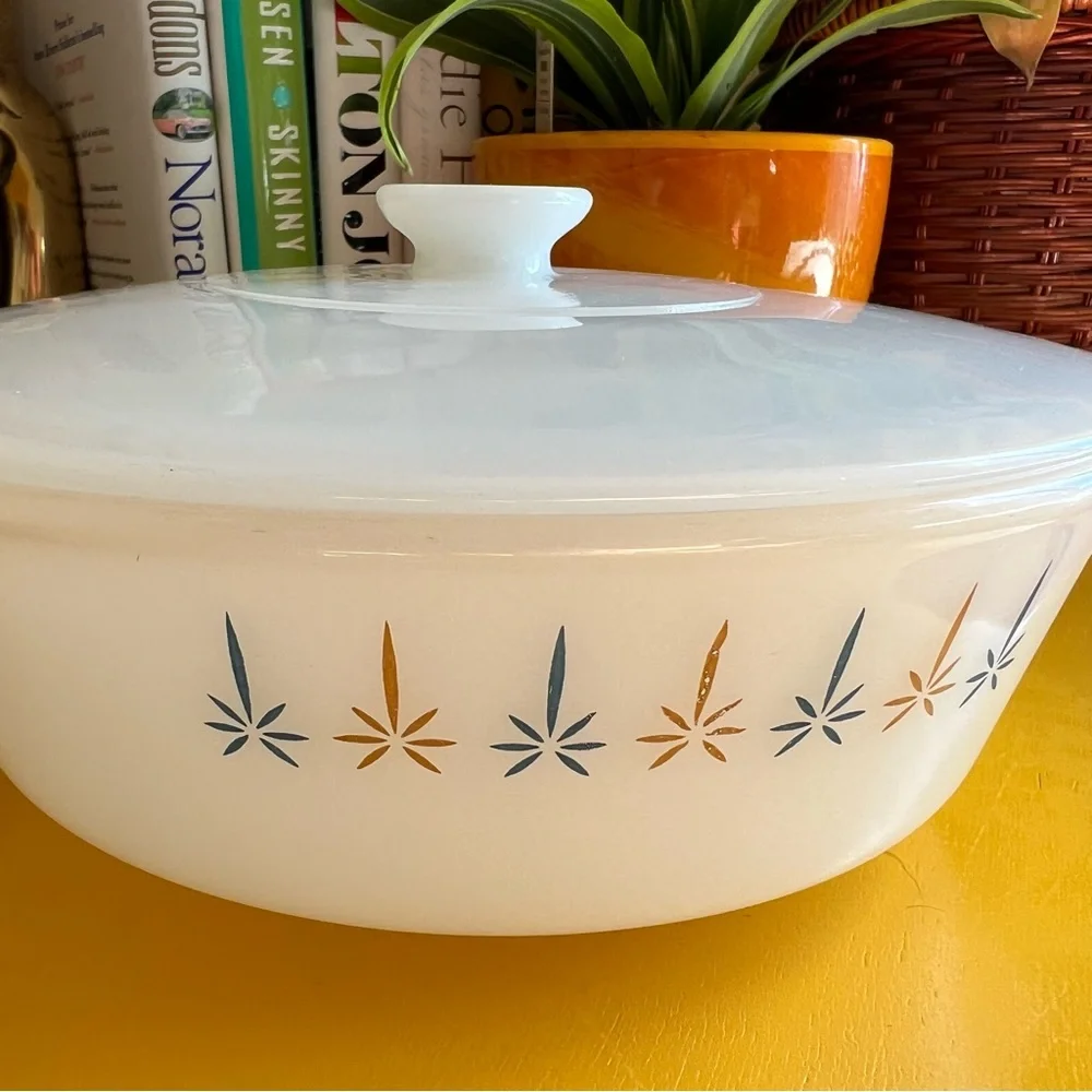 Vintage Fire King 1 quart casserole dish with lid. Anchor Hocking Candle Glow